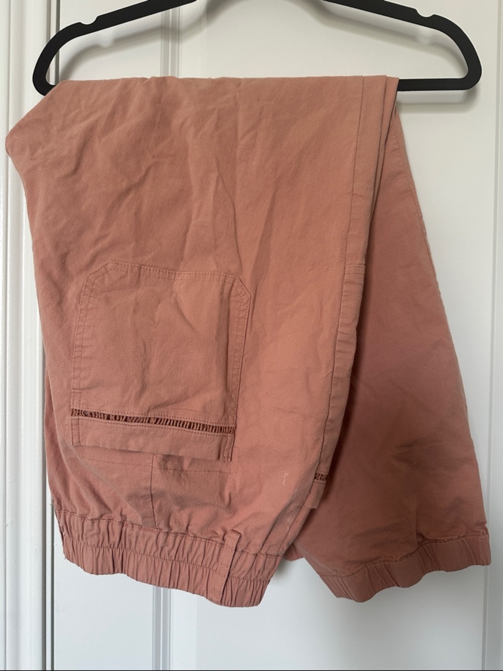 Women’s Dusty Rose Elastic Waist Cropped Cargo Pants